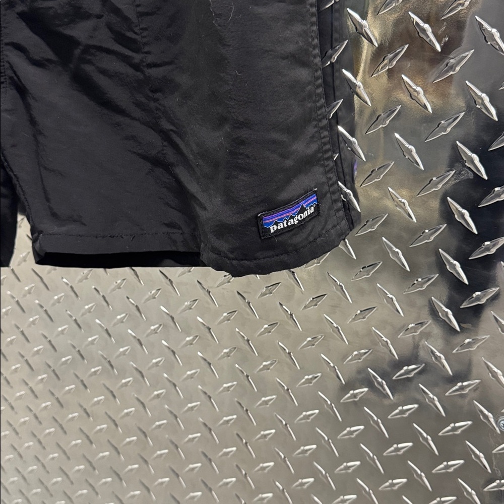 Patagonia Men's Baggie Shorts in black XL, 5” - Picture 3 of 5